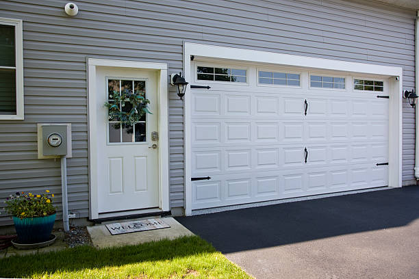 24/7 Emergency Garage Door Panel Replacement experts in Roodhouse, IL
